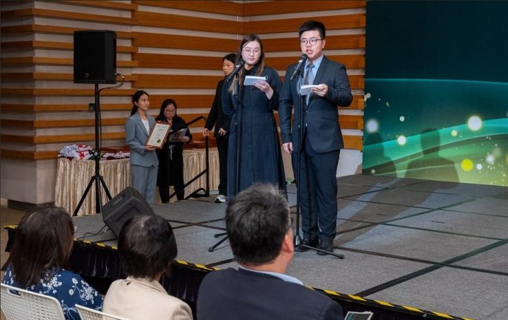 HA Student Brings the Ceremony to Life at School of Business Awards