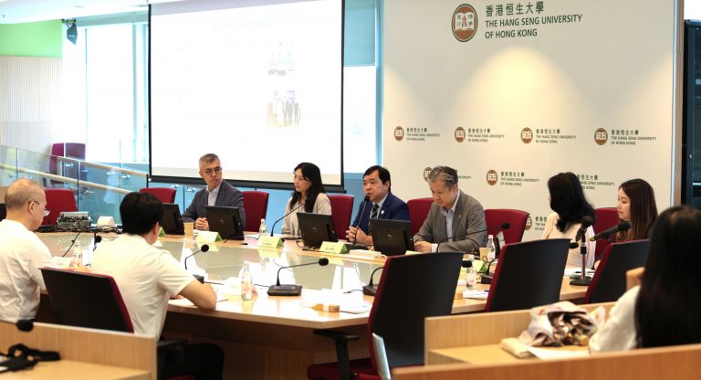 HA student leaders and HSUHK staff welcome visiting students and teachers from Mainland China